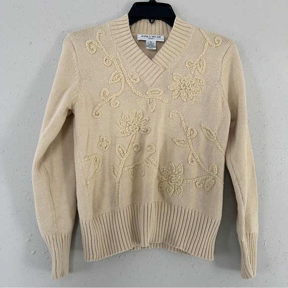 Jones Wear Sport Cream Yellow V-Neck Floral Embroidered Vintage Sweater Medium - Picture 1 of 6